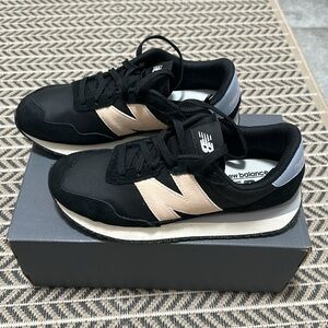 New balance sneakers. Tried on once, selling because it does not fit me.